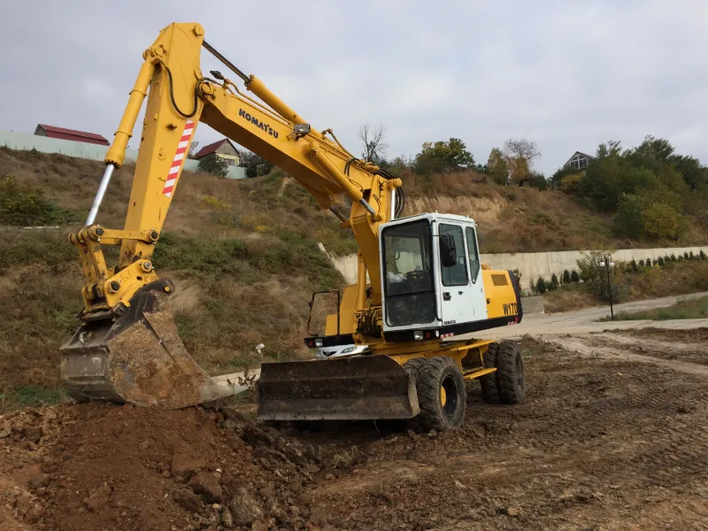 Колісний екскаватор Komatsu W170 — земляні роботи в Одесі, Буд Холдинг